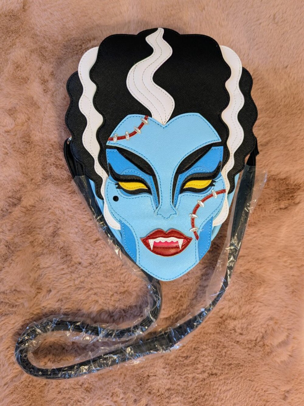 Bride of Monster Bag - Love Pain and Stitches X Vixen by Micheline Pitt - Picture 6 of 7
